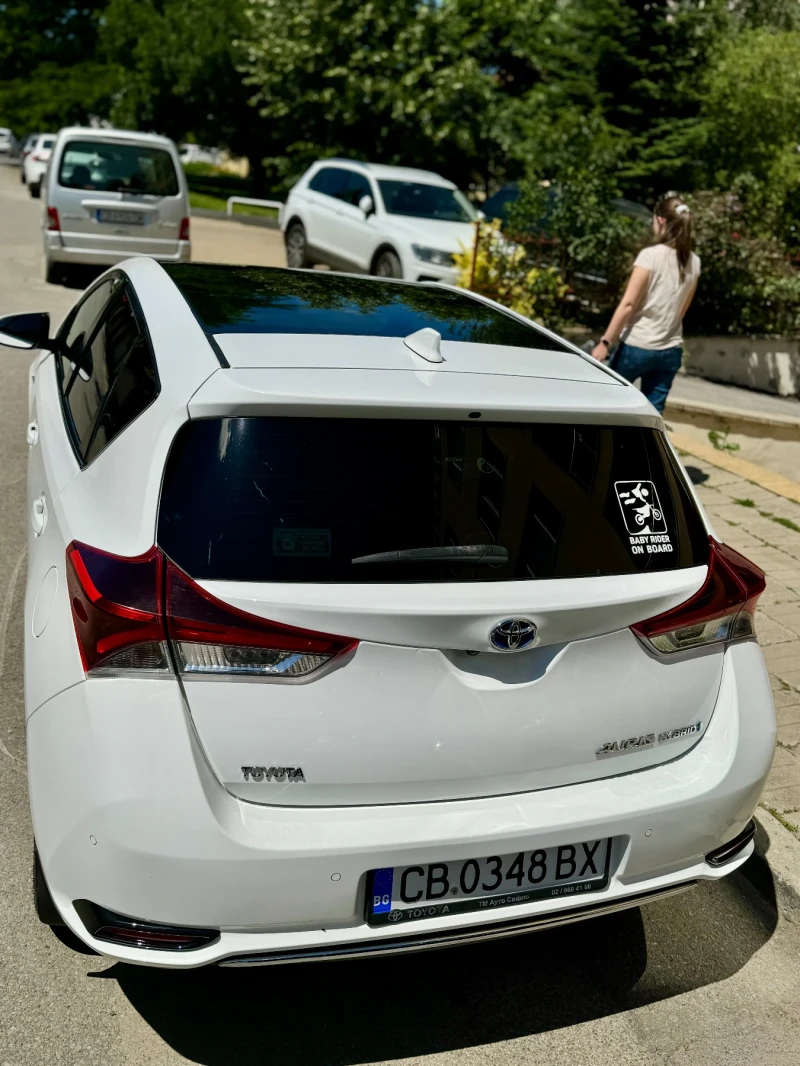 Toyota Auris 1.8 Hybrid, снимка 15 - Автомобили и джипове - 48399793