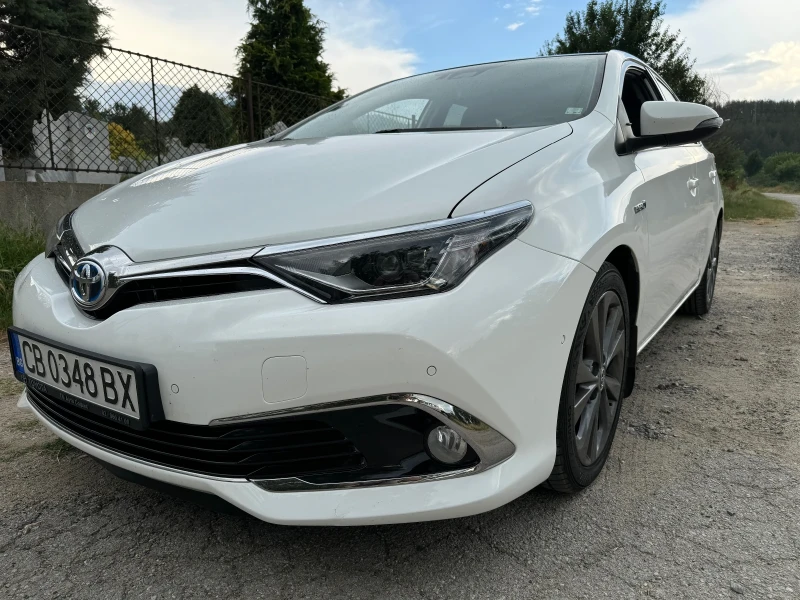 Toyota Auris 1.8 Hybrid, снимка 9 - Автомобили и джипове - 48399793