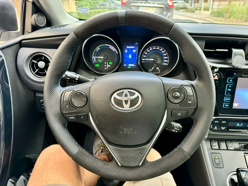 Toyota Auris 1.8 Hybrid, снимка 3 - Автомобили и джипове - 48399793