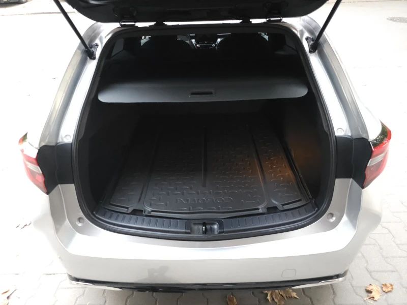 Toyota Corolla 1.8 ХИБРИД , снимка 14 - Автомобили и джипове - 52397178