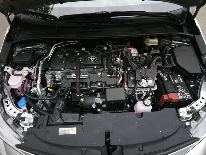 Toyota Corolla 1.8 ХИБРИД , снимка 15 - Автомобили и джипове - 52397178