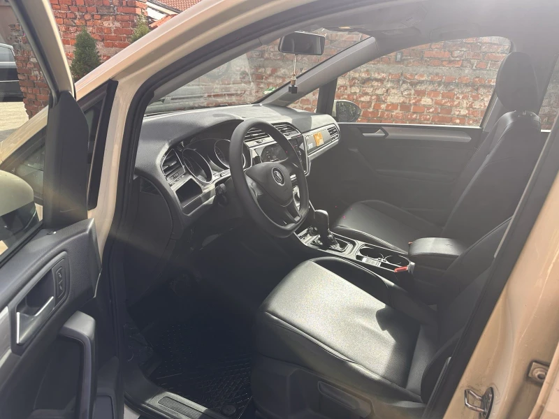 VW Touran 2.0 TDI DSG, снимка 5 - Автомобили и джипове - 52246267