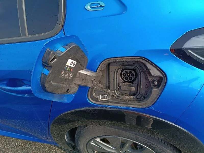 Peugeot 208 50 kWh Allure Pack, снимка 7 - Автомобили и джипове - 55389164
