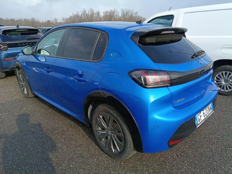 Peugeot 208 50 kWh Allure Pack, снимка 4 - Автомобили и джипове - 55389164