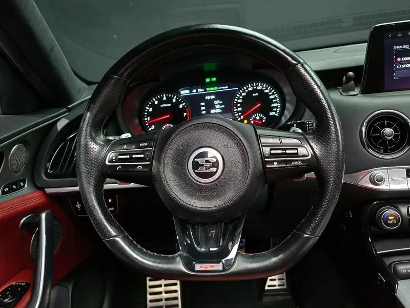 Kia Stinger 3.3 AWD GT - САМО 30% АВАНС, снимка 13 - Автомобили и джипове - 55889025