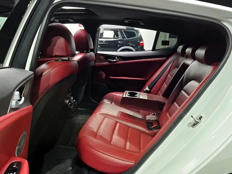 Kia Stinger 3.3 AWD GT - САМО 30% АВАНС, снимка 12 - Автомобили и джипове - 55889025