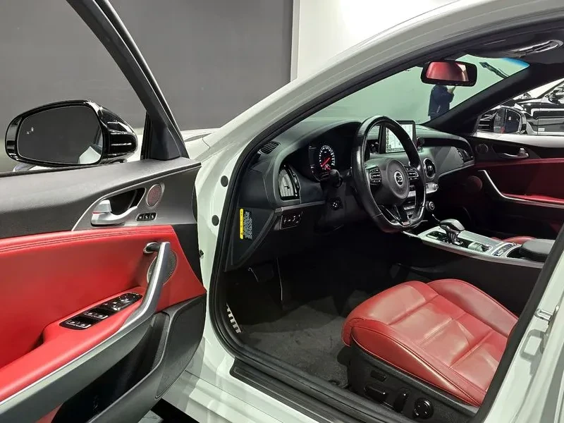 Kia Stinger 3.3 AWD GT - САМО 30% АВАНС, снимка 11 - Автомобили и джипове - 55889025