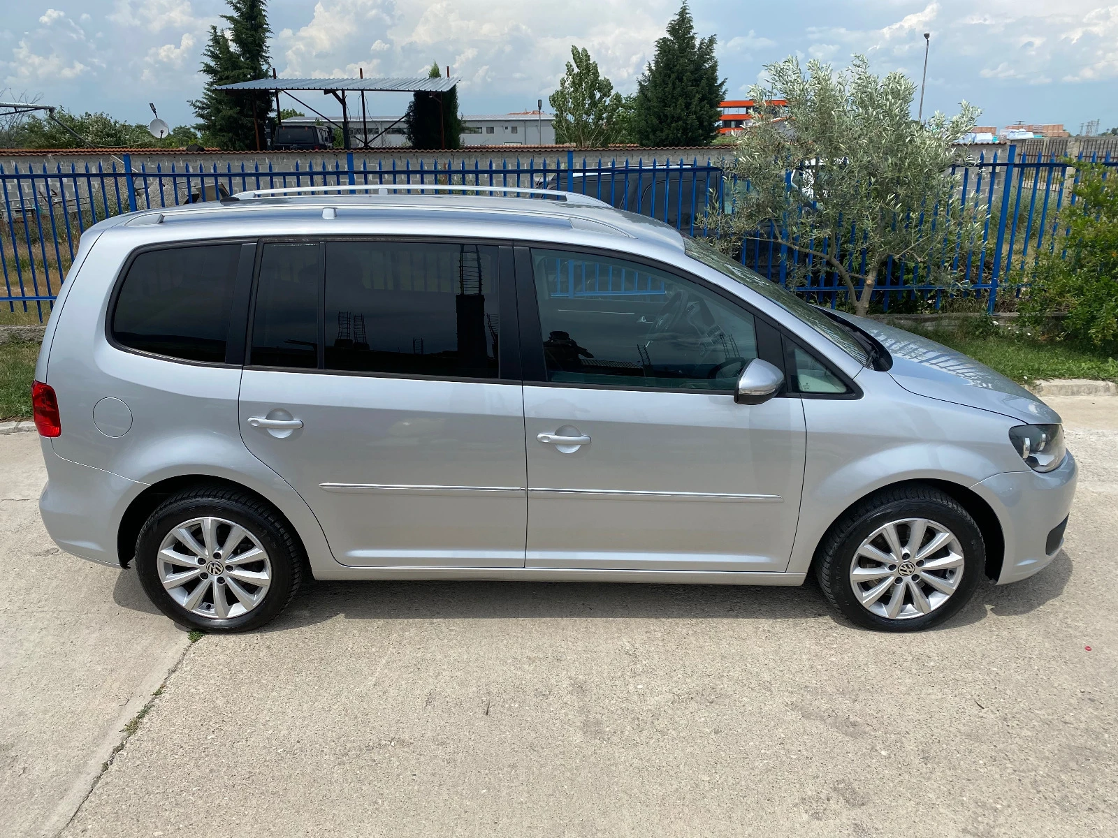 VW Touran 2.0TDI*DSG6*NAVI*ITA*185км. РЕАЛНИ! - изображение 2