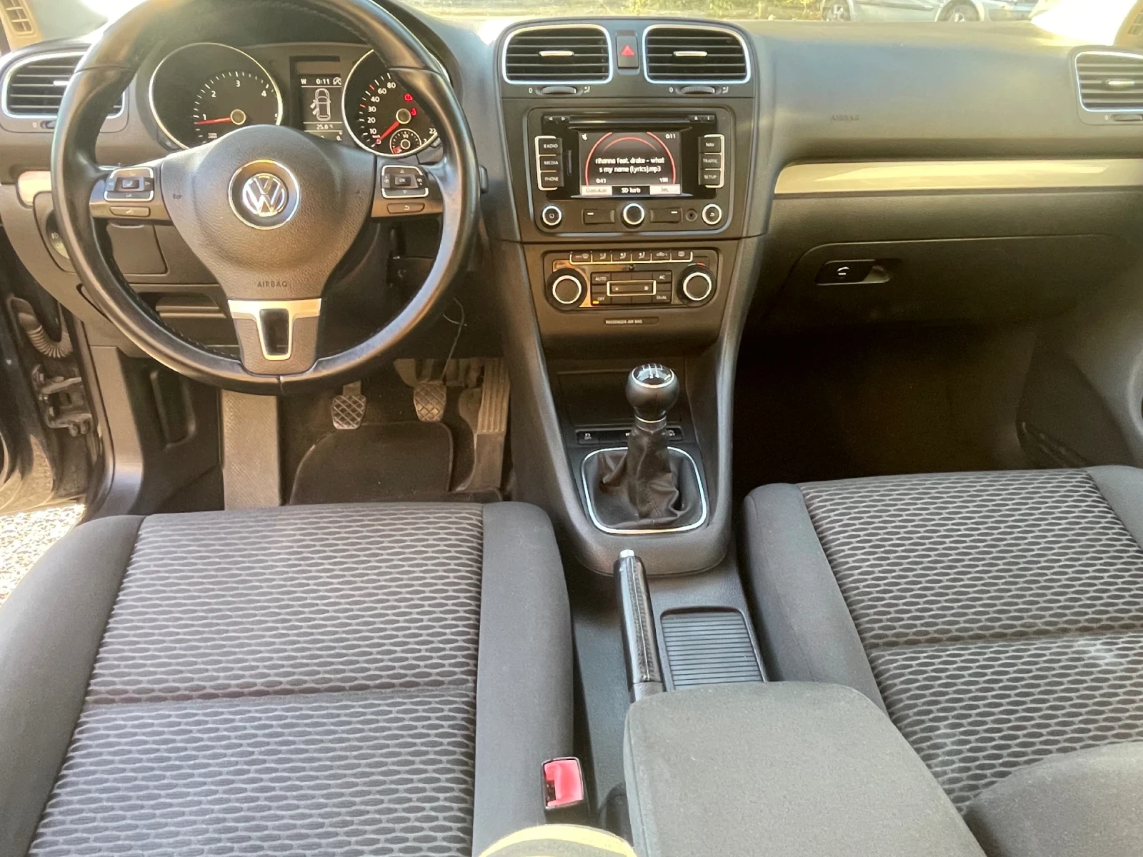 VW Golf 1.6tdi Navi  - изображение 8