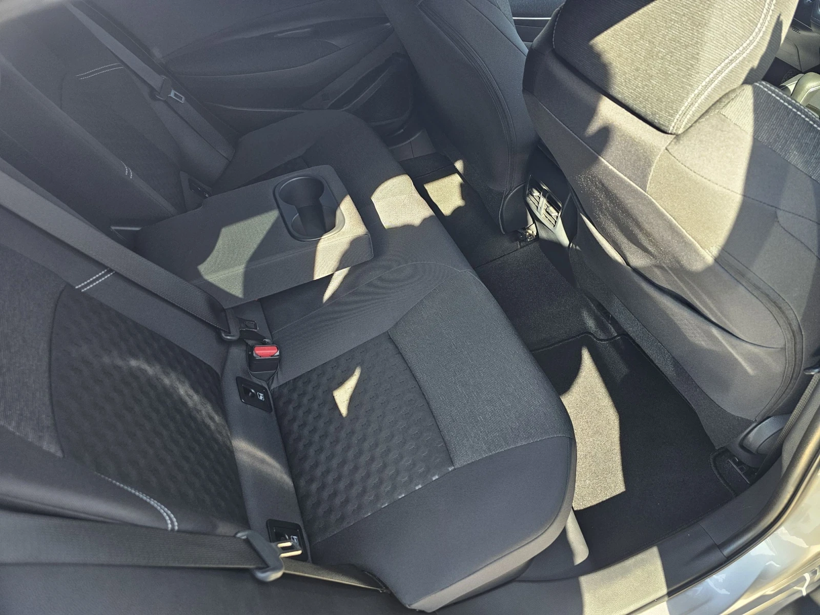 Toyota Corolla 1.8 ХИБРИД , снимка 13 - Автомобили и джипове - 53117197