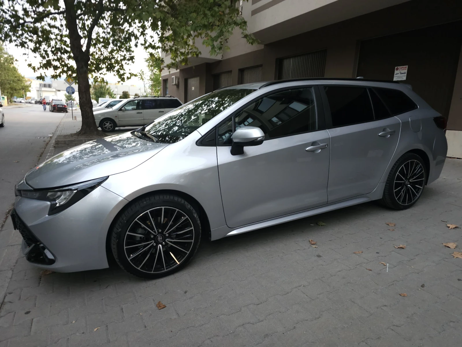 Toyota Corolla 1.8 ХИБРИД  - изображение 4