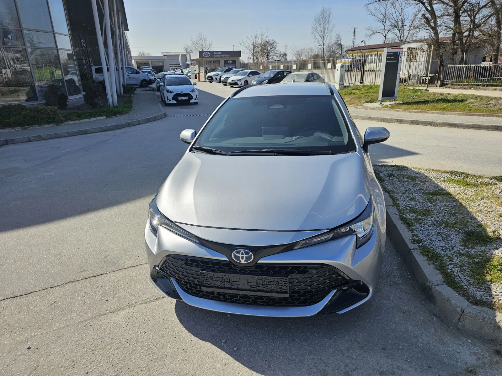 Toyota Corolla 1.8 ХИБРИД 