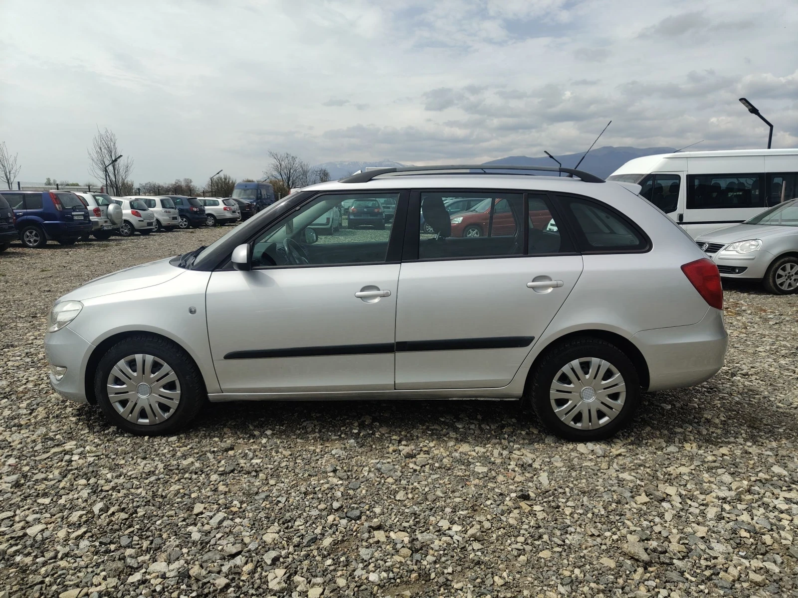 Skoda Fabia 1.6TDI FACELIFT CAMMONRAIL, снимка 3 - Автомобили и джипове - 53392721