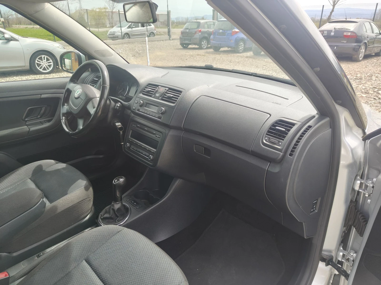 Skoda Fabia 1.6TDI FACELIFT CAMMONRAIL, снимка 13 - Автомобили и джипове - 53392721