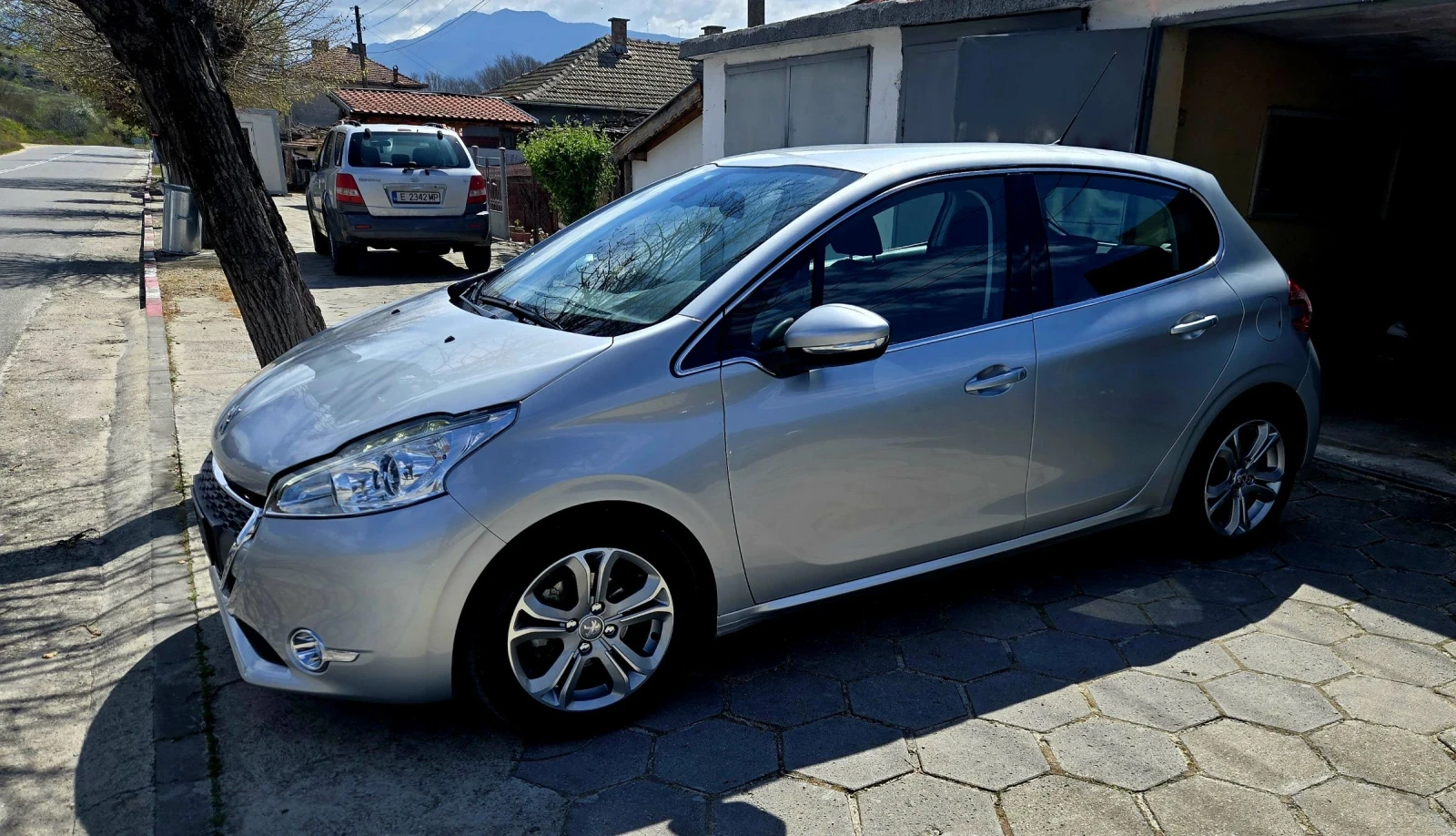 Peugeot 208 1.2, снимка 6 - Автомобили и джипове - 53849735