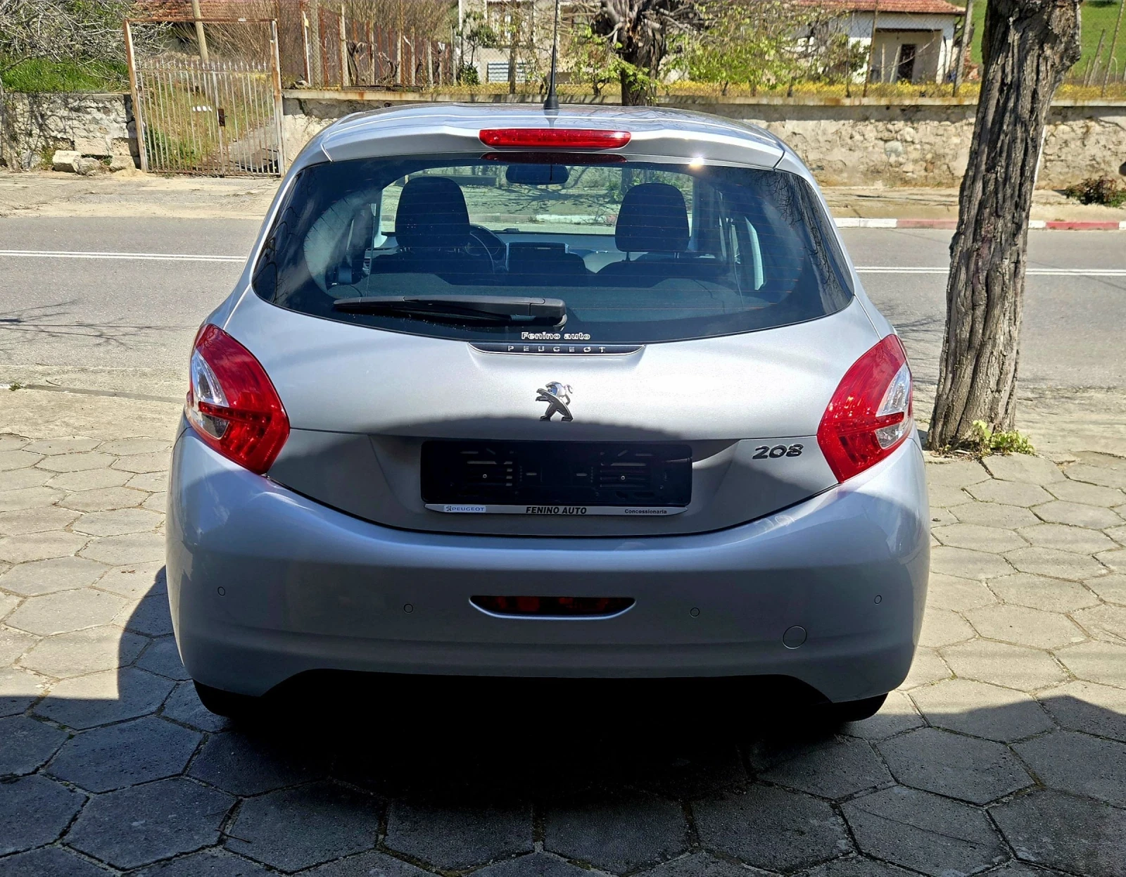 Peugeot 208 1.2, снимка 7 - Автомобили и джипове - 53849735
