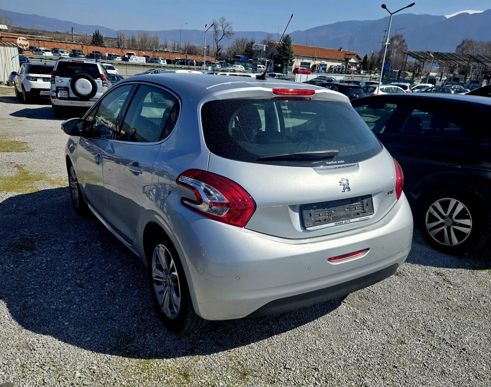 Peugeot 208 1.2, снимка 4 - Автомобили и джипове - 53849735