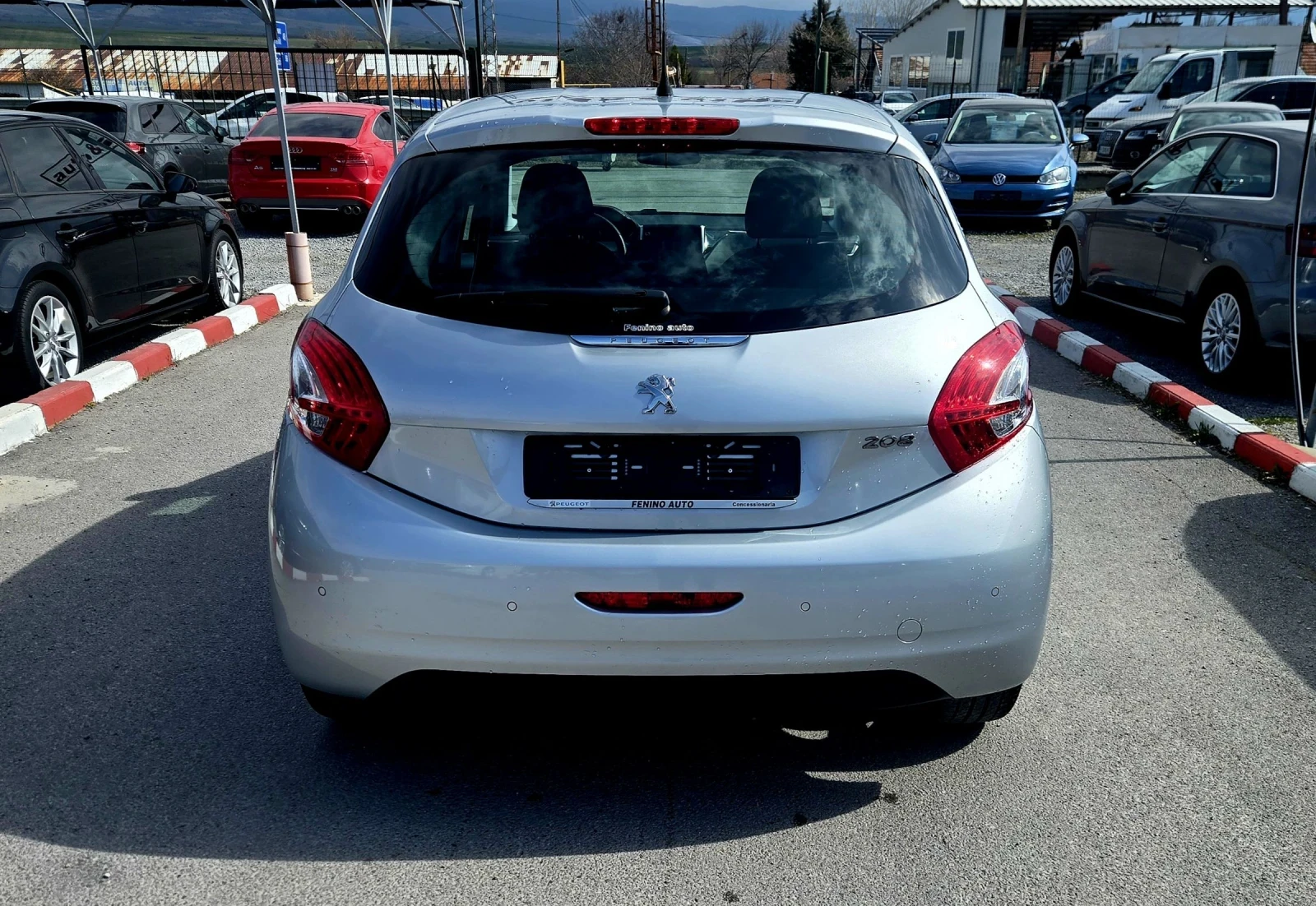 Peugeot 208 1.2, снимка 7 - Автомобили и джипове - 53849735