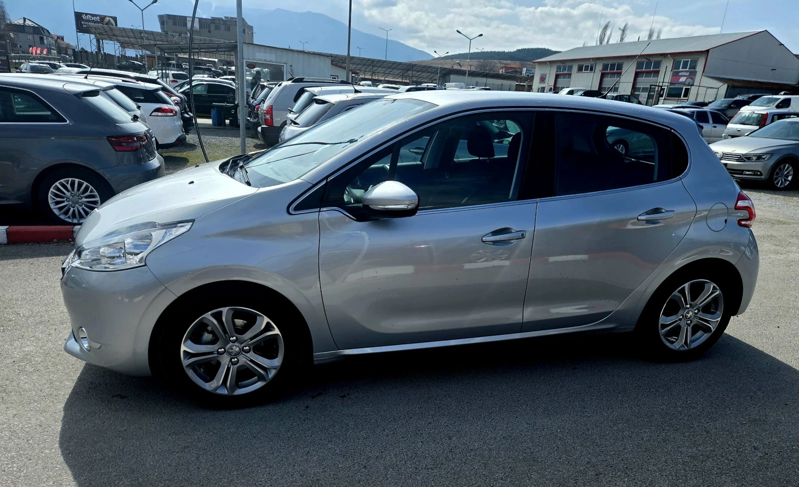 Peugeot 208 1.2, снимка 3 - Автомобили и джипове - 53849735