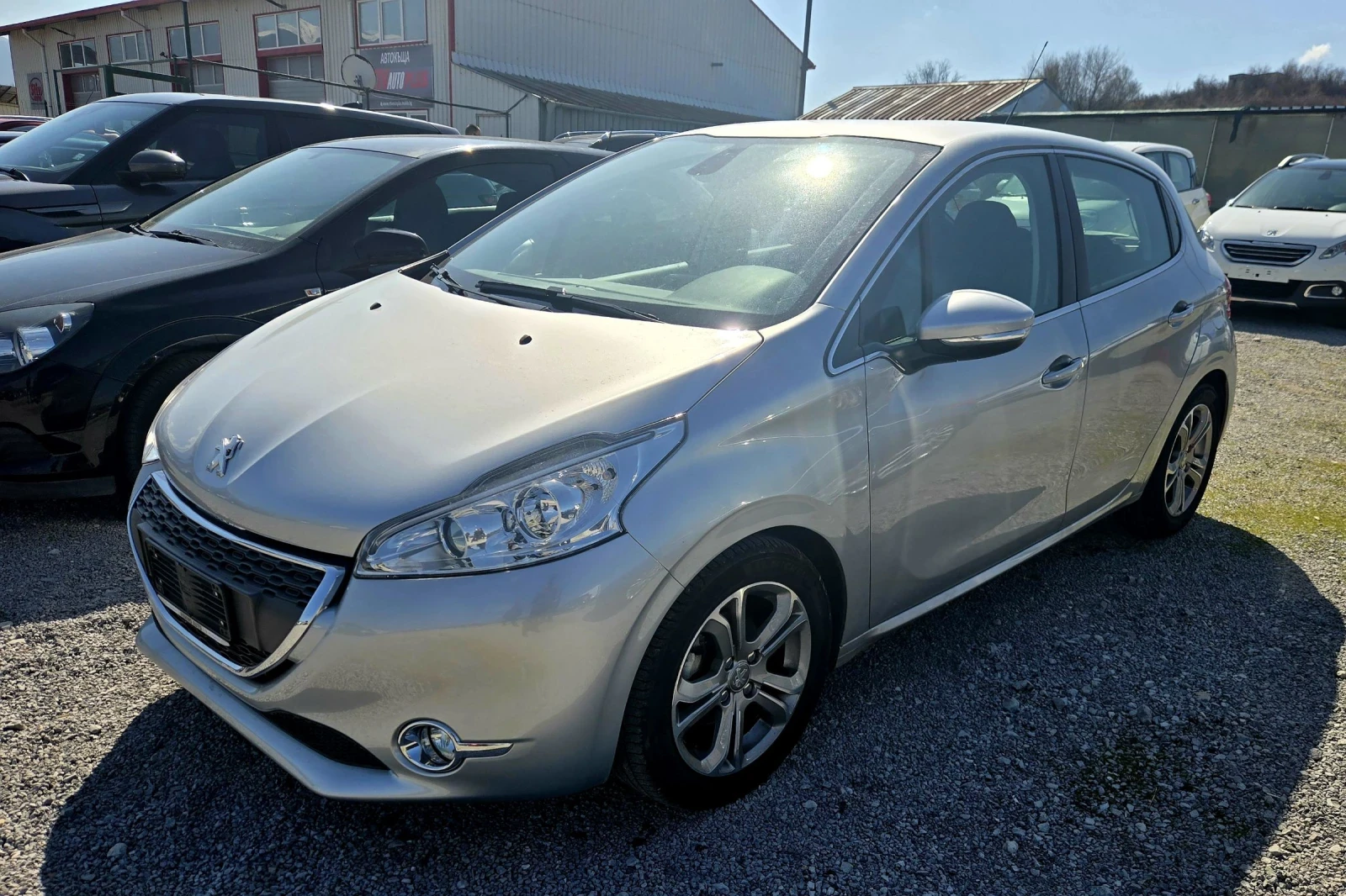 Peugeot 208 1.2, снимка 3 - Автомобили и джипове - 53849735