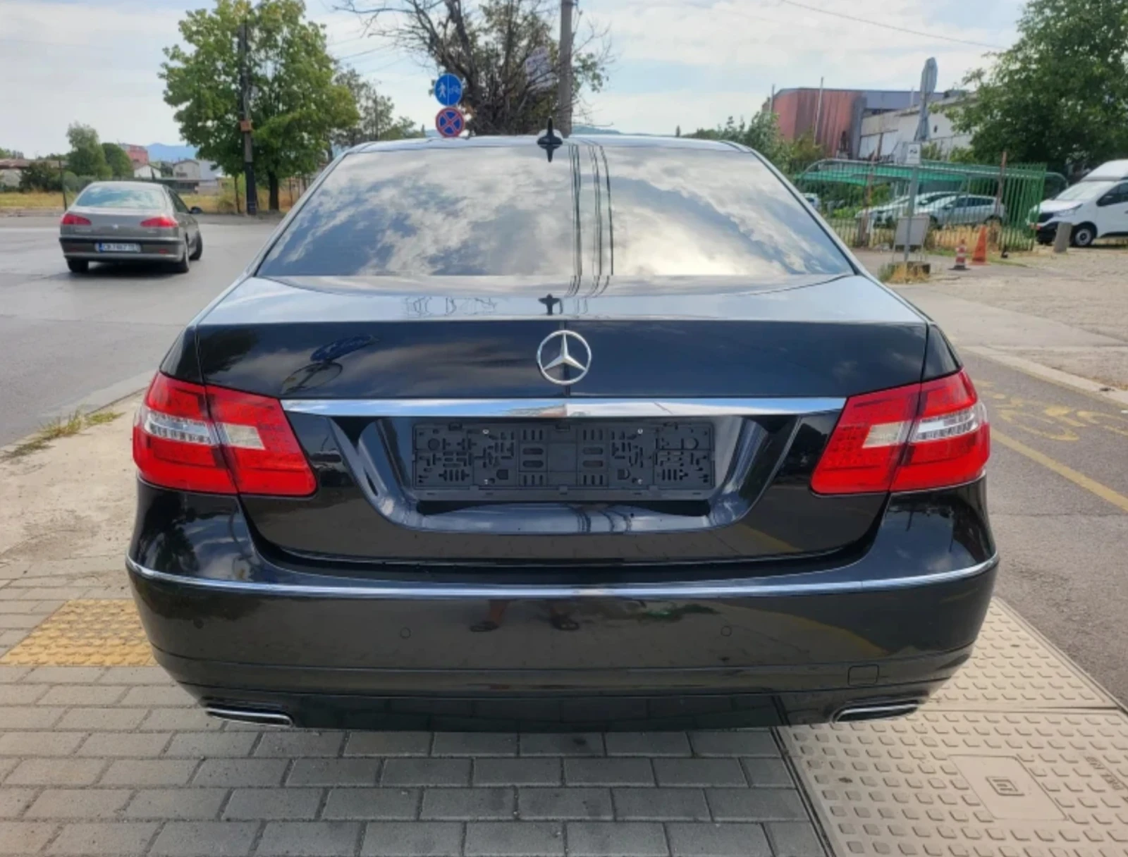Mercedes-Benz E 220 CDI AVANTGARDE BLUEEFICIENCY 7G-TRONIC-ГЕРМАНИЯ!!!, снимка 4 - Автомобили и джипове - 54078369