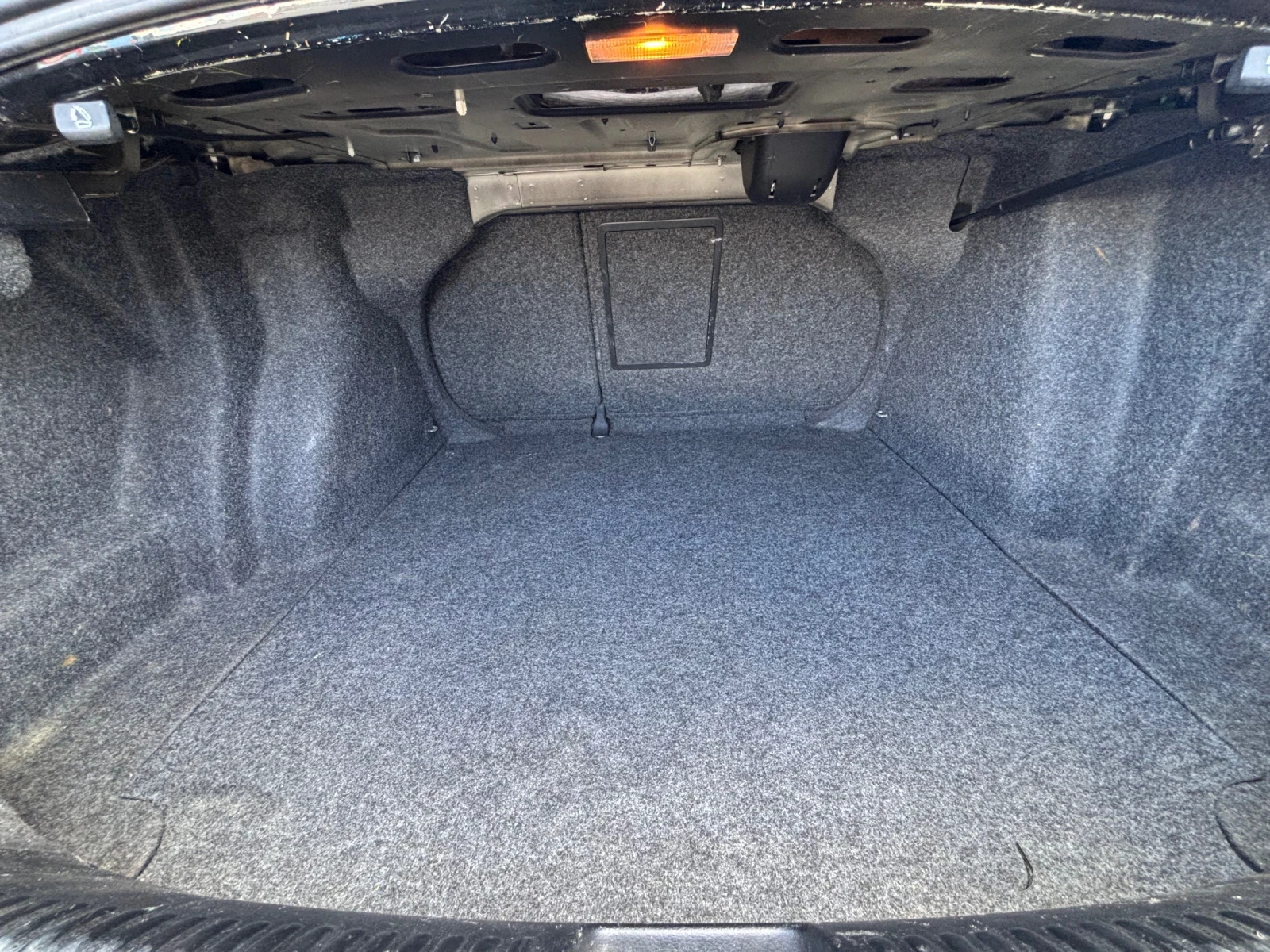 VW Jetta 2.0 115hp, снимка 14 - Автомобили и джипове - 54495526