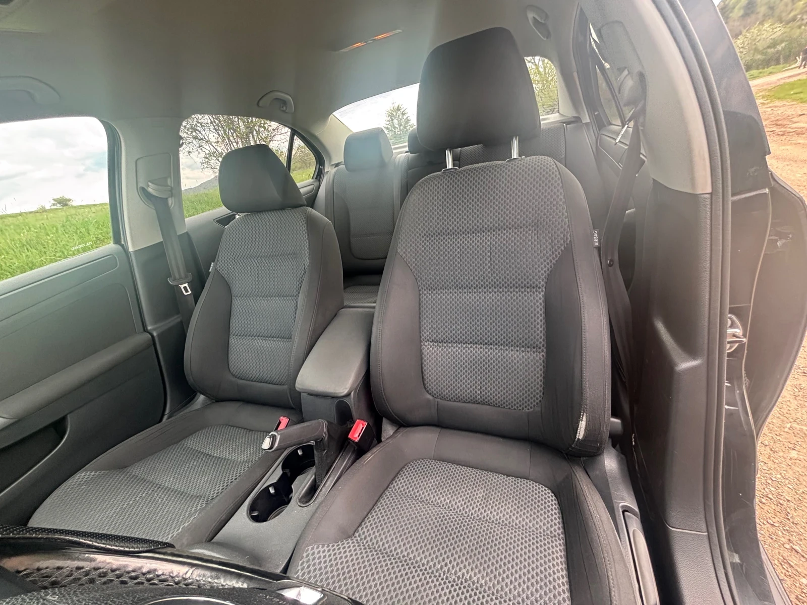 VW Jetta 2.0 115hp, снимка 8 - Автомобили и джипове - 54495526