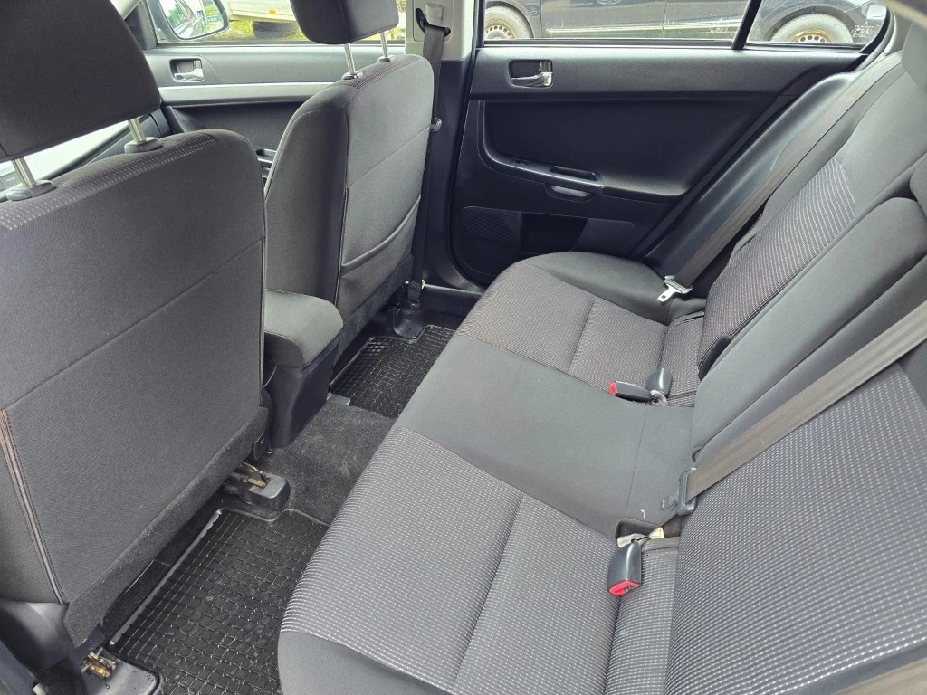 Mitsubishi Lancer 1.5, снимка 10 - Автомобили и джипове - 54812053
