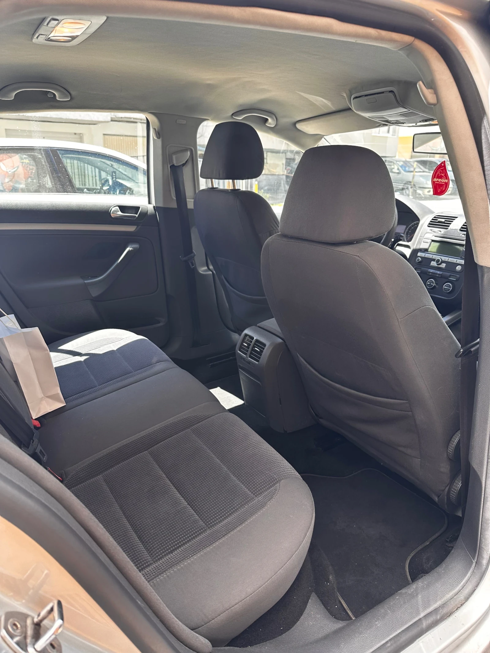 VW Jetta 1.9 TDI, снимка 12 - Автомобили и джипове - 54858584