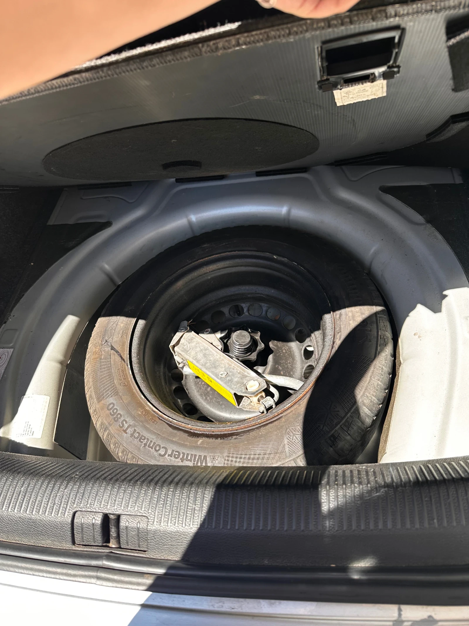 VW Jetta 1.9 TDI, снимка 13 - Автомобили и джипове - 54858584