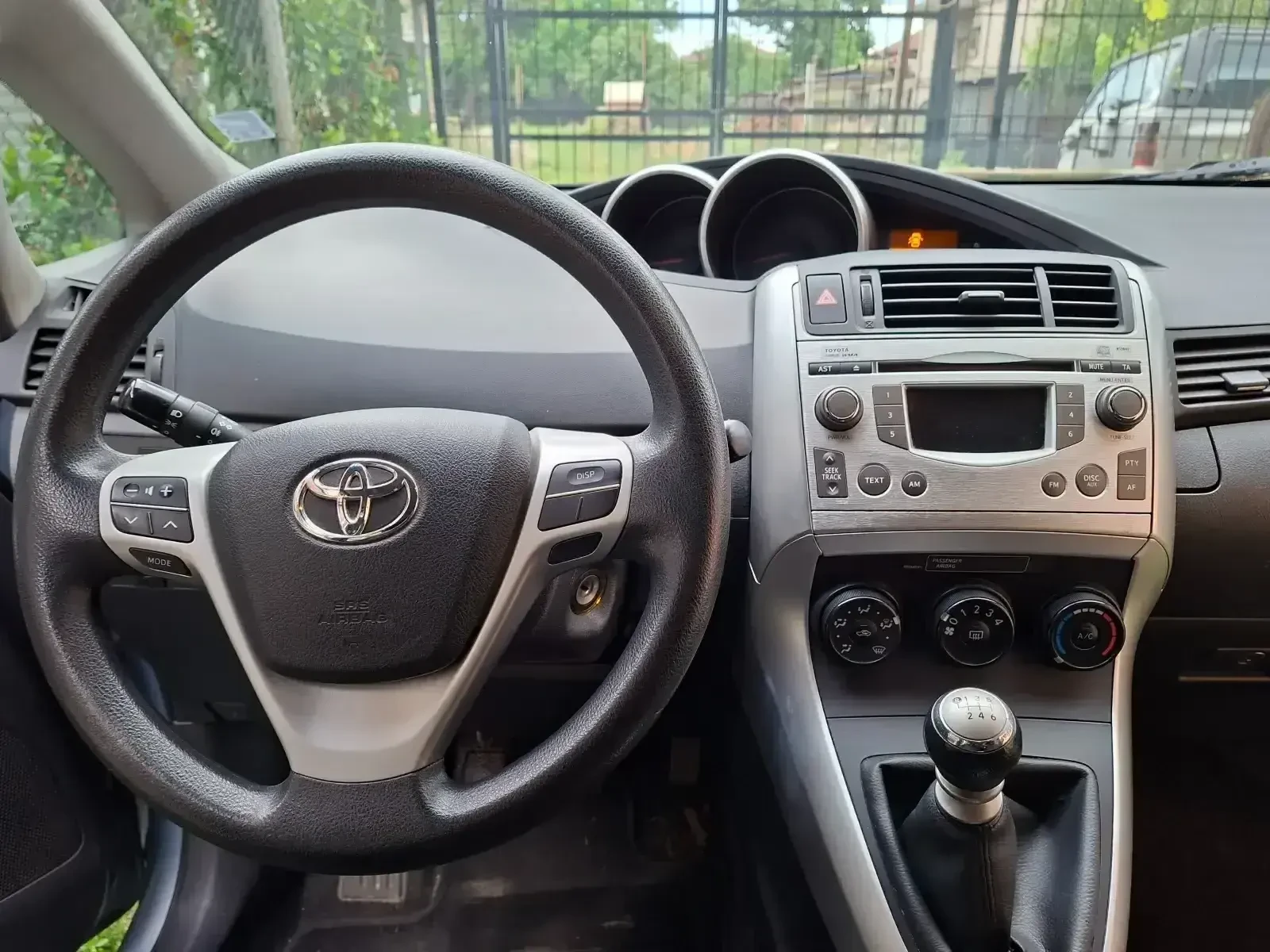 Toyota Verso, снимка 5 - Автомобили и джипове - 54995870