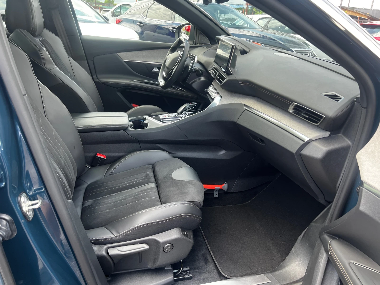 Peugeot 3008 GT PLUGINHIBRYD 225 ps full PANORAMA, снимка 13 - Автомобили и джипове - 55133247
