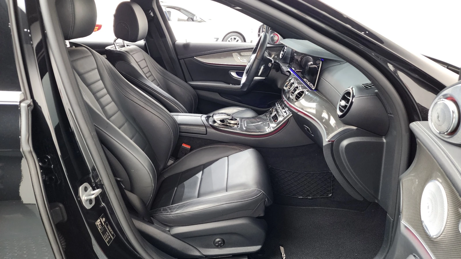 Mercedes-Benz E 350 4MATIC AMG Line, снимка 10 - Автомобили и джипове - 55635538