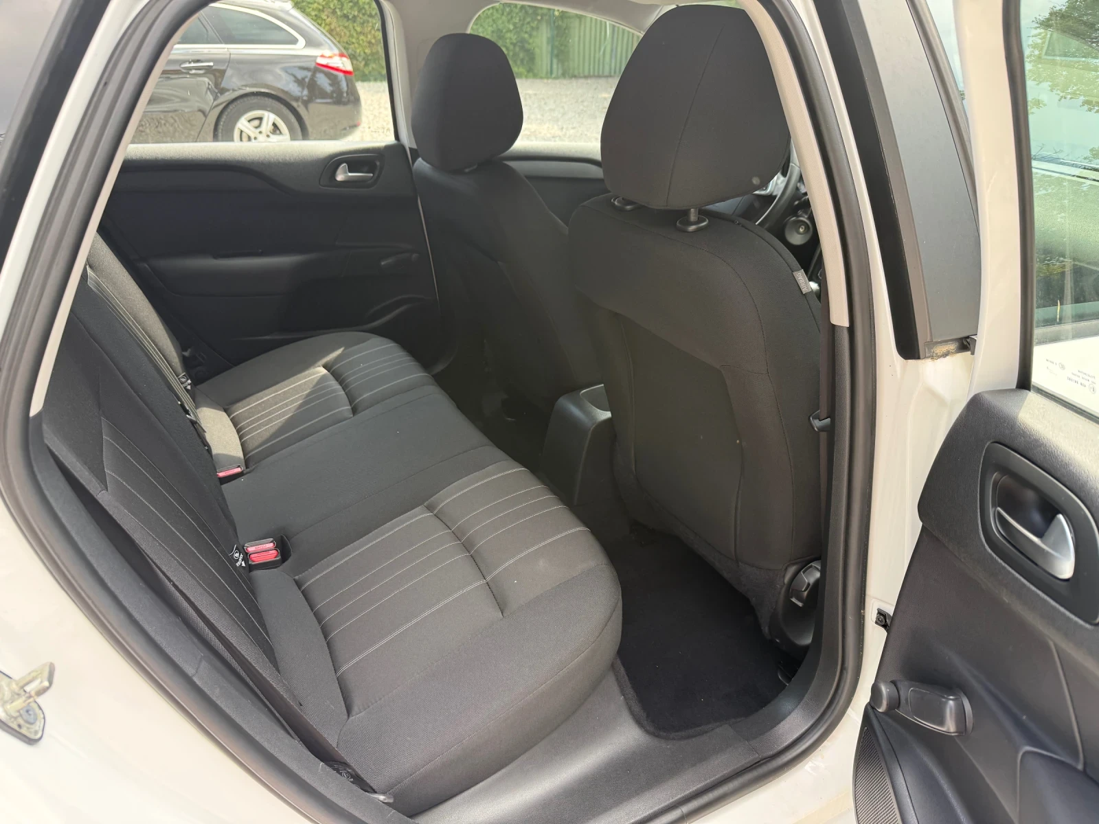 Citroen C4 1.2i EURO6b - ОТЛИЧНО СЪСТОЯНИЕ!, снимка 10 - Автомобили и джипове - 55776511