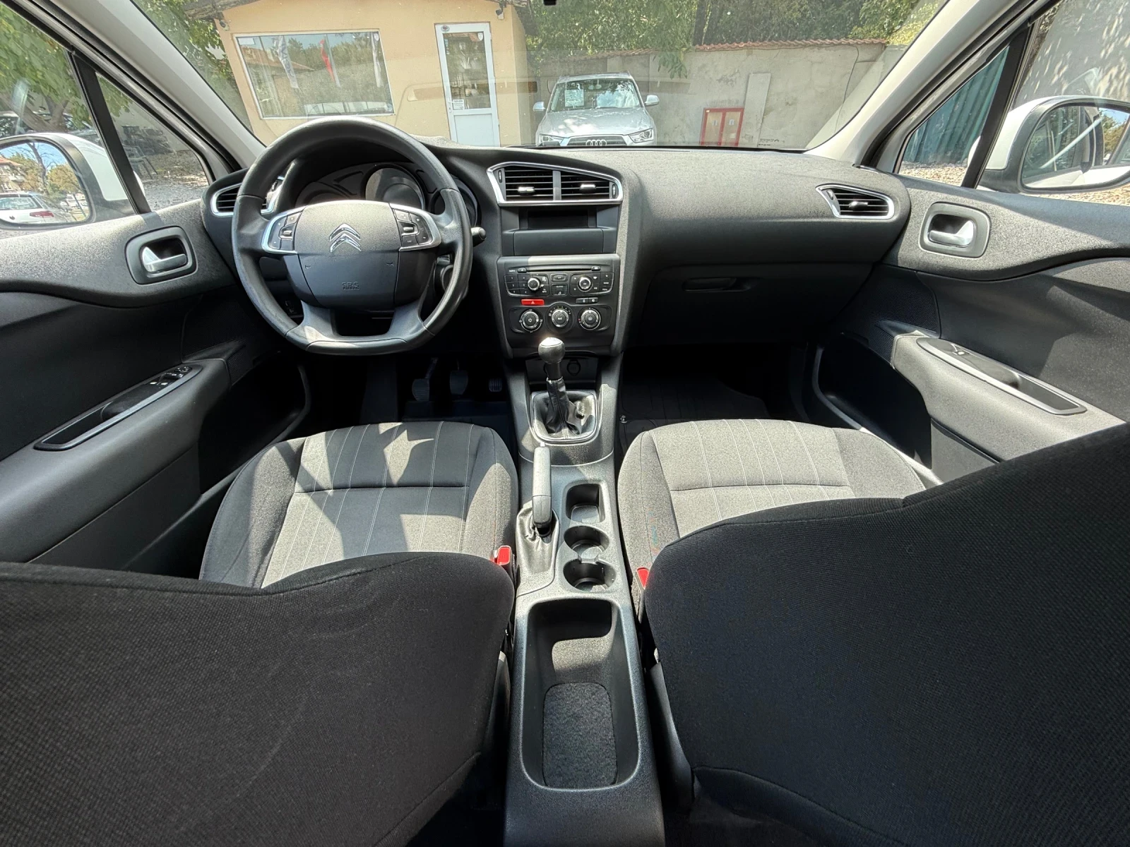 Citroen C4 1.2i EURO6b - ОТЛИЧНО СЪСТОЯНИЕ!, снимка 11 - Автомобили и джипове - 55776511