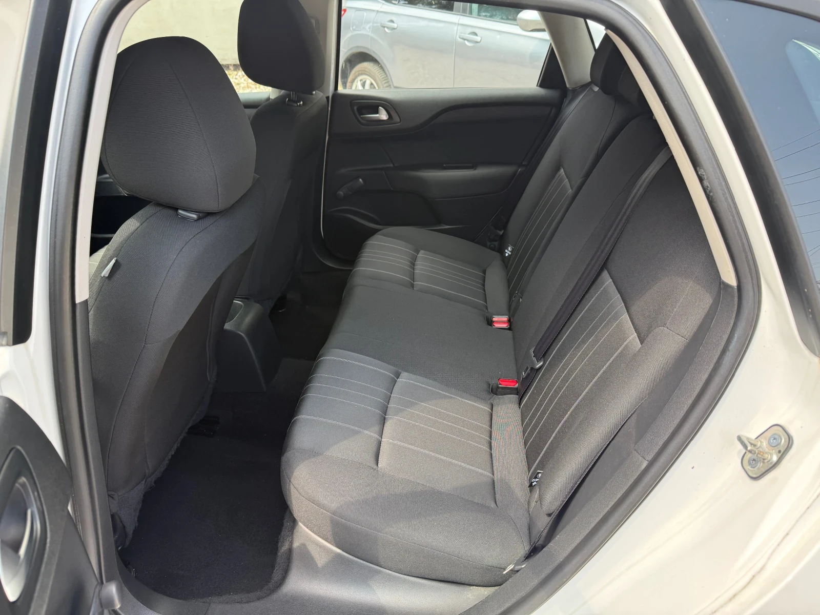 Citroen C4 1.2i EURO6b - ОТЛИЧНО СЪСТОЯНИЕ!, снимка 9 - Автомобили и джипове - 55776511