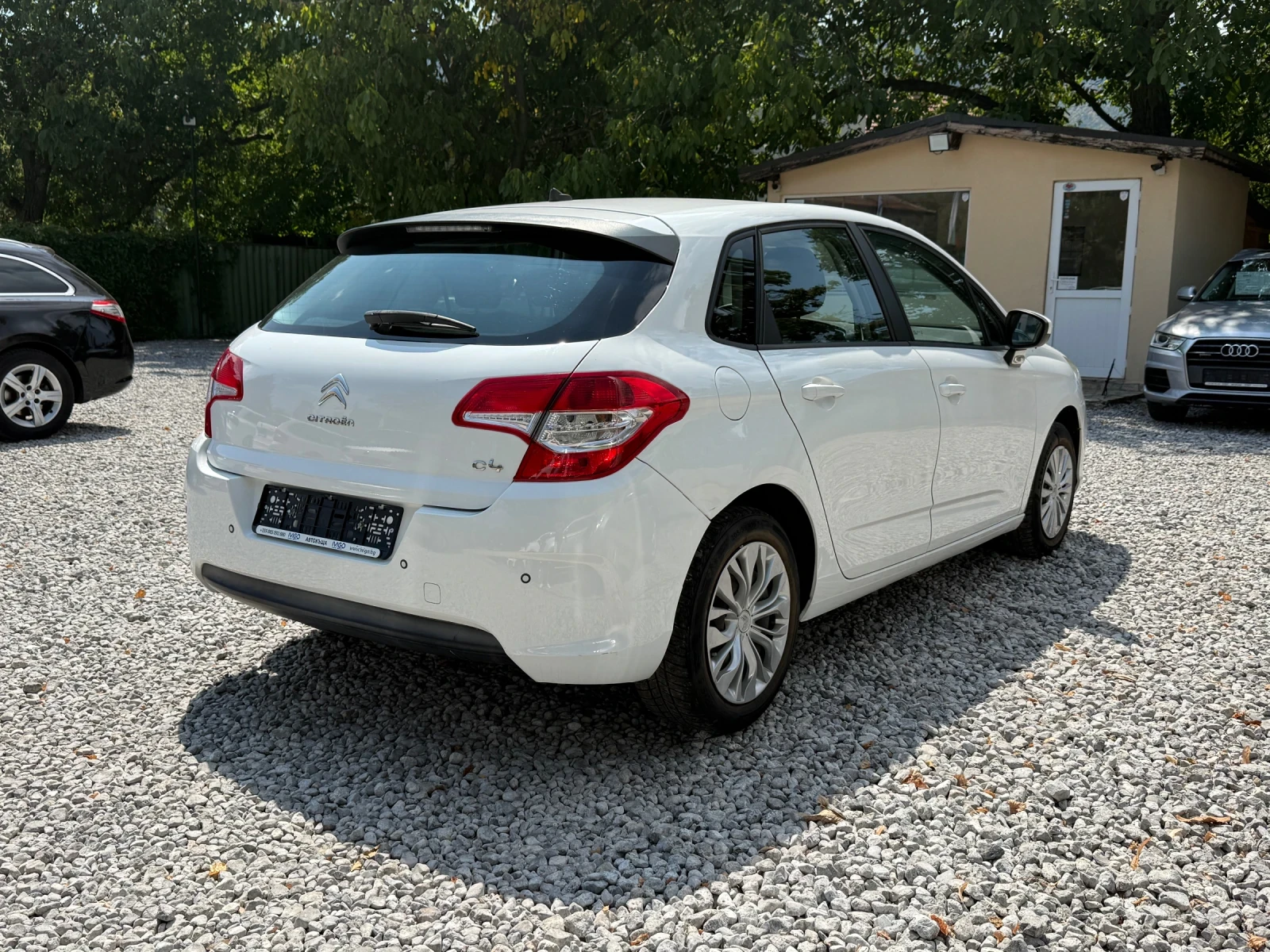 Citroen C4 1.2i EURO6b - ОТЛИЧНО СЪСТОЯНИЕ!, снимка 4 - Автомобили и джипове - 55776511