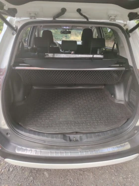 Toyota Rav4 2.2 D-CAT  AWD WHITE EDITION, снимка 3