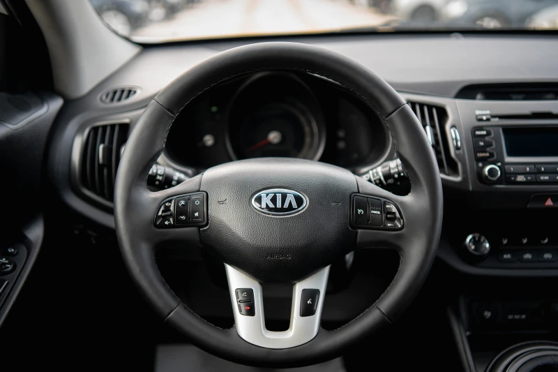 Kia Sportage 1.7 crdi, снимка 9 - Автомобили и джипове - 46086556