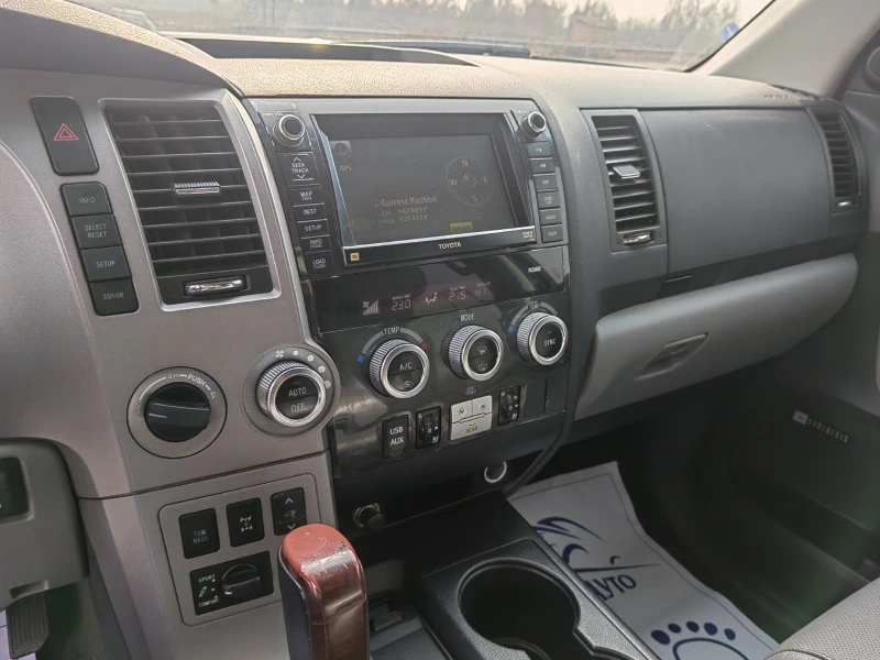 Toyota Sequoia 5.7i Platinum, снимка 13 - Автомобили и джипове - 49410443