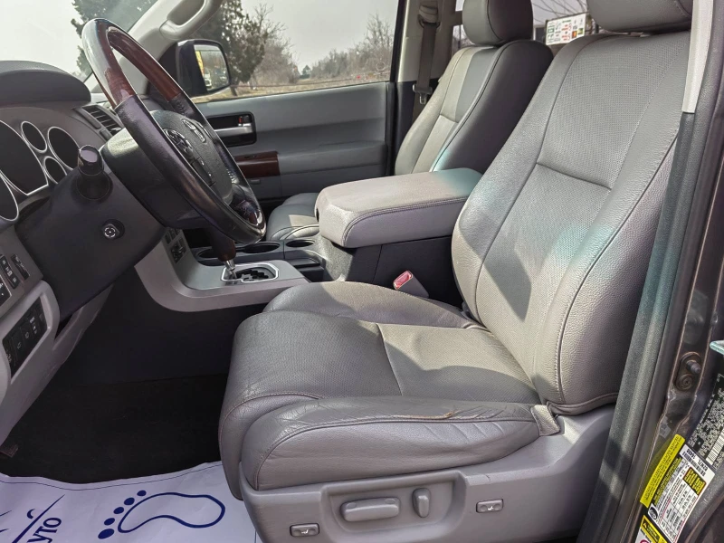 Toyota Sequoia 5.7i Platinum, снимка 16 - Автомобили и джипове - 49410443