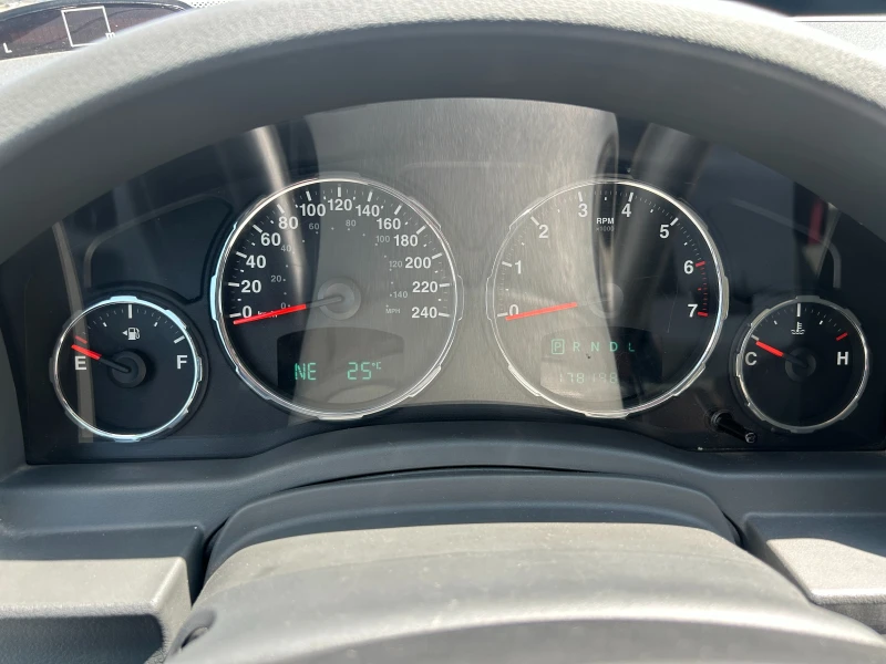 Jeep Cherokee 3.7i, снимка 10 - Автомобили и джипове - 51425024