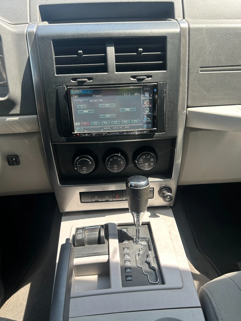 Jeep Cherokee 3.7i, снимка 11 - Автомобили и джипове - 51425024