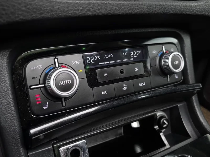 VW Touareg  V6 3.0 Tdi Bluemotion 7P5, снимка 16 - Автомобили и джипове - 55101592