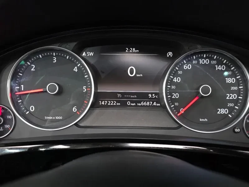VW Touareg  V6 3.0 Tdi Bluemotion 7P5, снимка 8 - Автомобили и джипове - 55101592