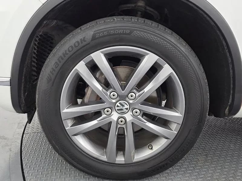 VW Touareg  V6 3.0 Tdi Bluemotion 7P5, снимка 5 - Автомобили и джипове - 55101592