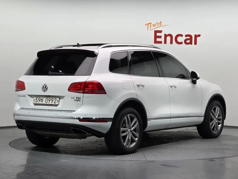 VW Touareg  V6 3.0 Tdi Bluemotion 7P5, снимка 2 - Автомобили и джипове - 55101592