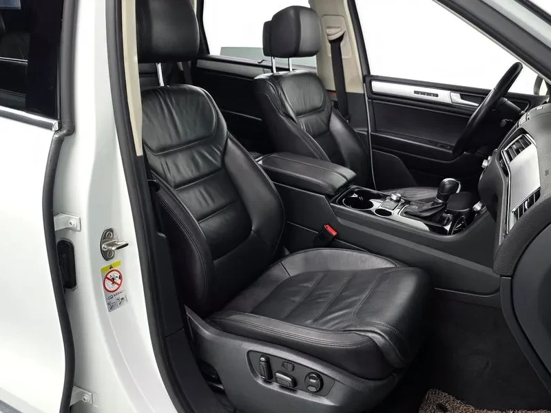 VW Touareg  V6 3.0 Tdi Bluemotion 7P5, снимка 10 - Автомобили и джипове - 55101592