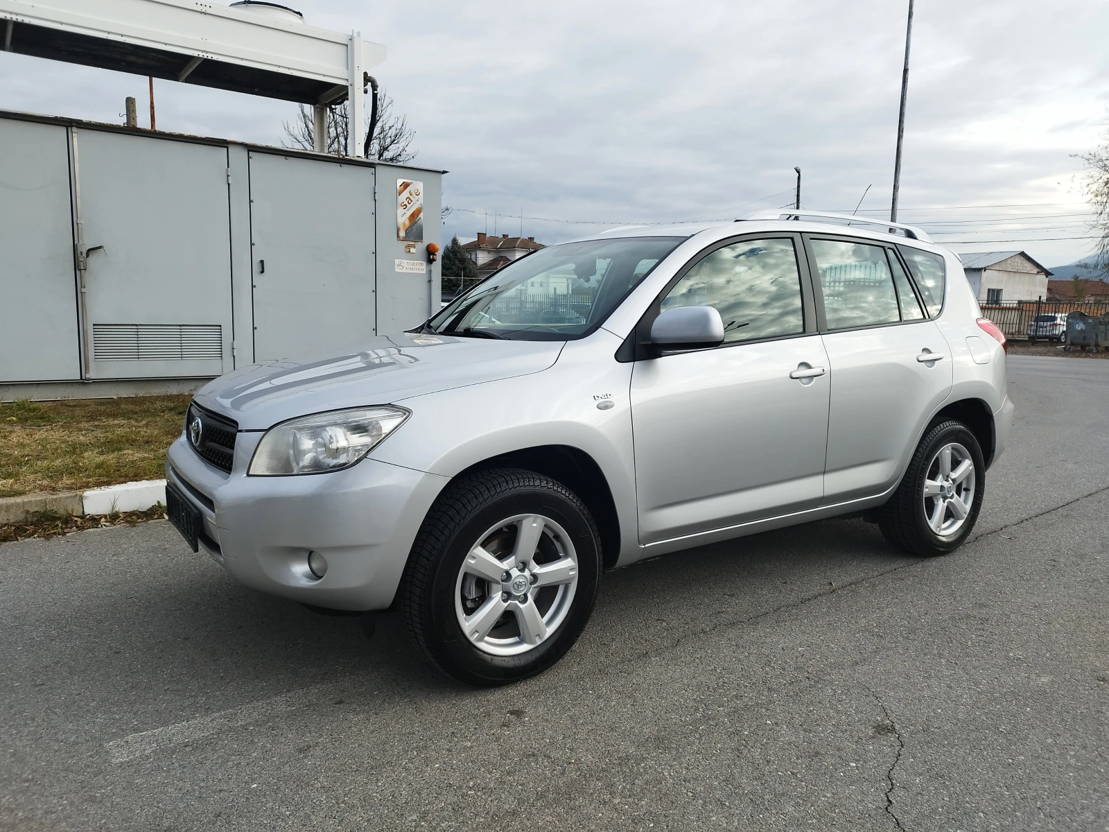 Toyota Rav4 2.2   D-4D     136k.s - изображение 3