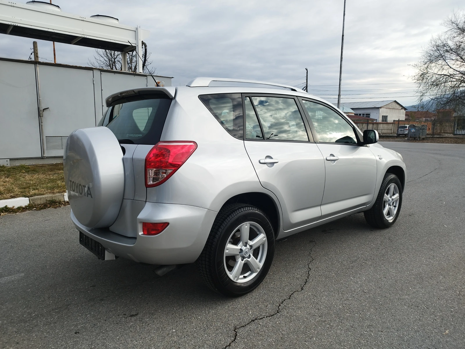 Toyota Rav4 2.2   D-4D     136k.s - изображение 5